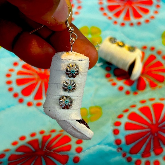 Real Leather Native American Moccasin Earrings - Picture 2 of 3